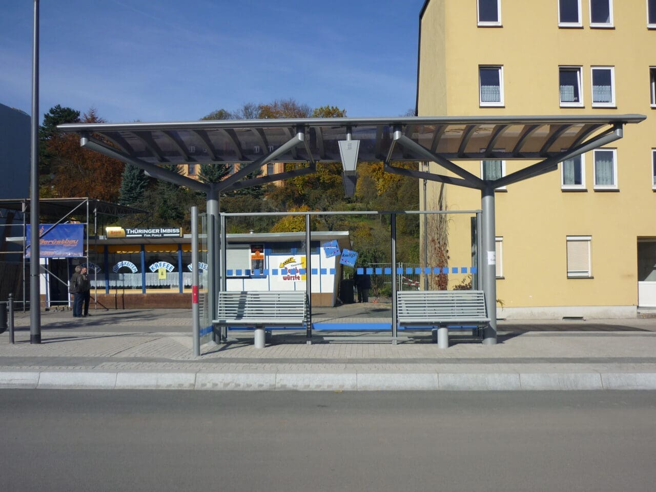 City 90 PIAZZA Buswartehalle